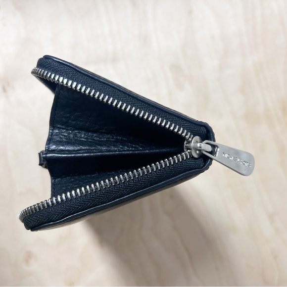 Michael Kors JET SET Zip Around Continental Black Wallet Pebbled Leather EUC - Picture 10 of 11